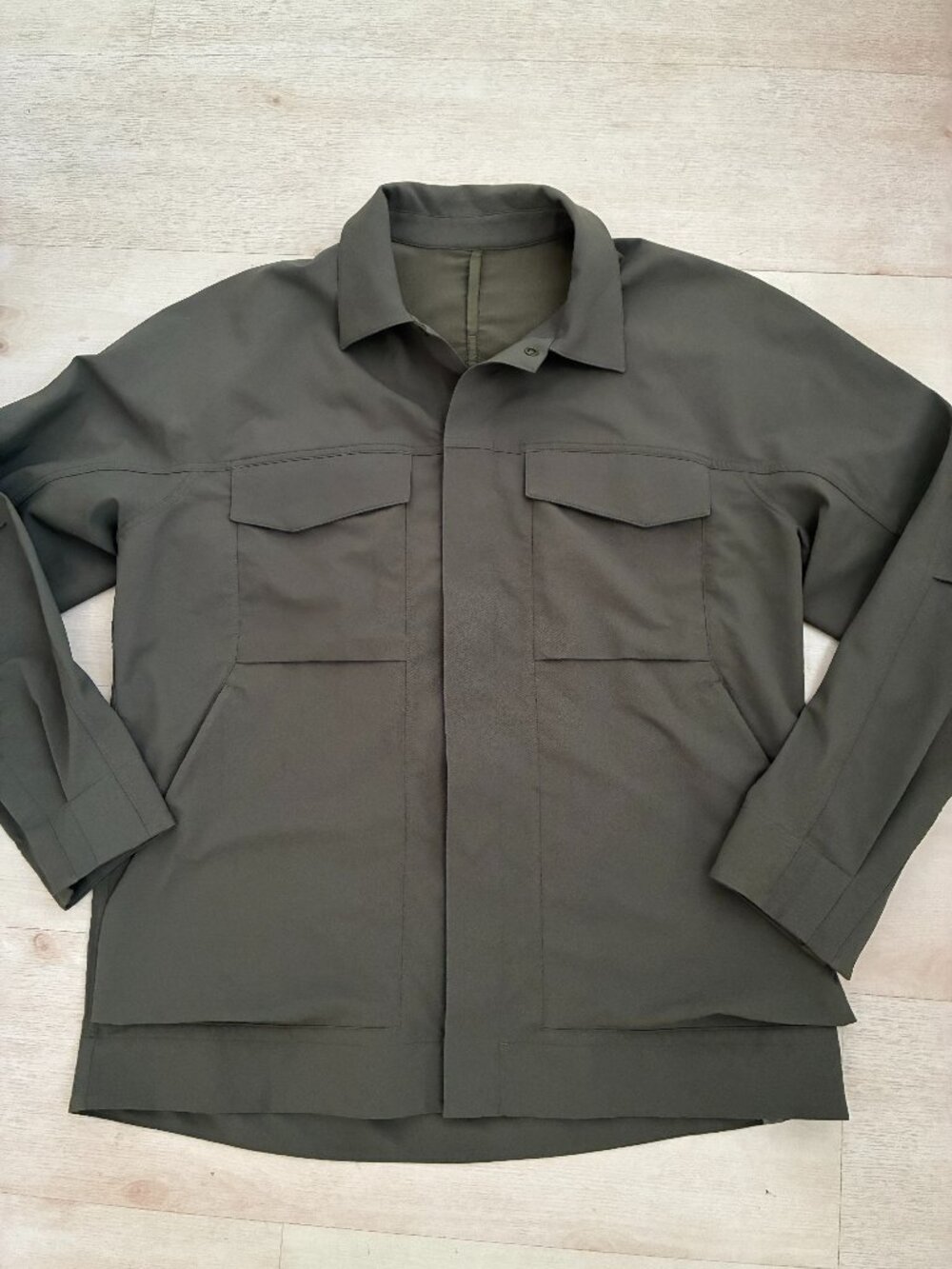 Lululemon Men's Cargo Pocket Shirt Jacket Medium Olive Green Size Large
